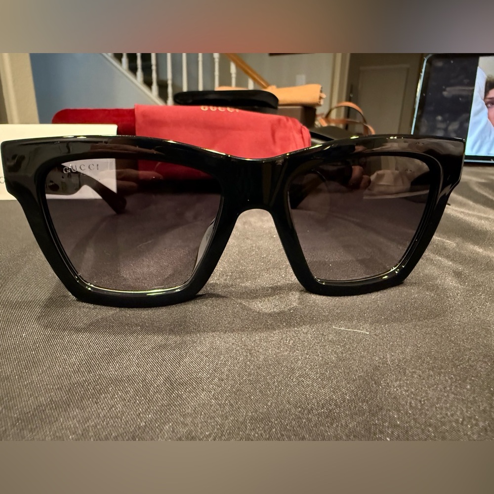 Gucci GG1714S cat-eye sunglasses with a black frame and solid grey lenses - Picture 12 of 15